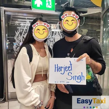 Easy Taxi Pattaya driver at Bangkok airport pickup point