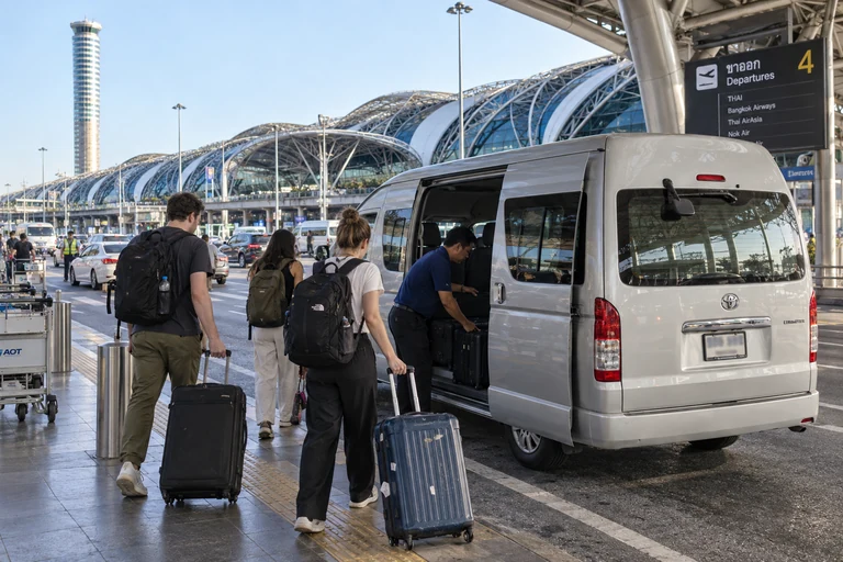 Private taxi pickup from Suvarnabhumi and Don Mueang airports