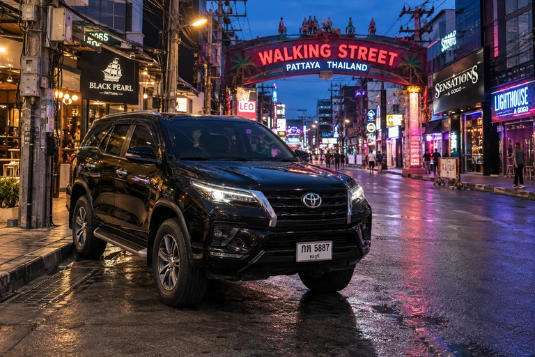 Private taxi to Walking Street Pattaya